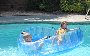 Bể bơi phao, giường phao cho trẻ em